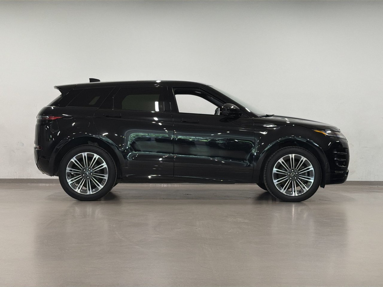 2025 Land Rover Range Rover Evoque P250 Dynamic SE-8