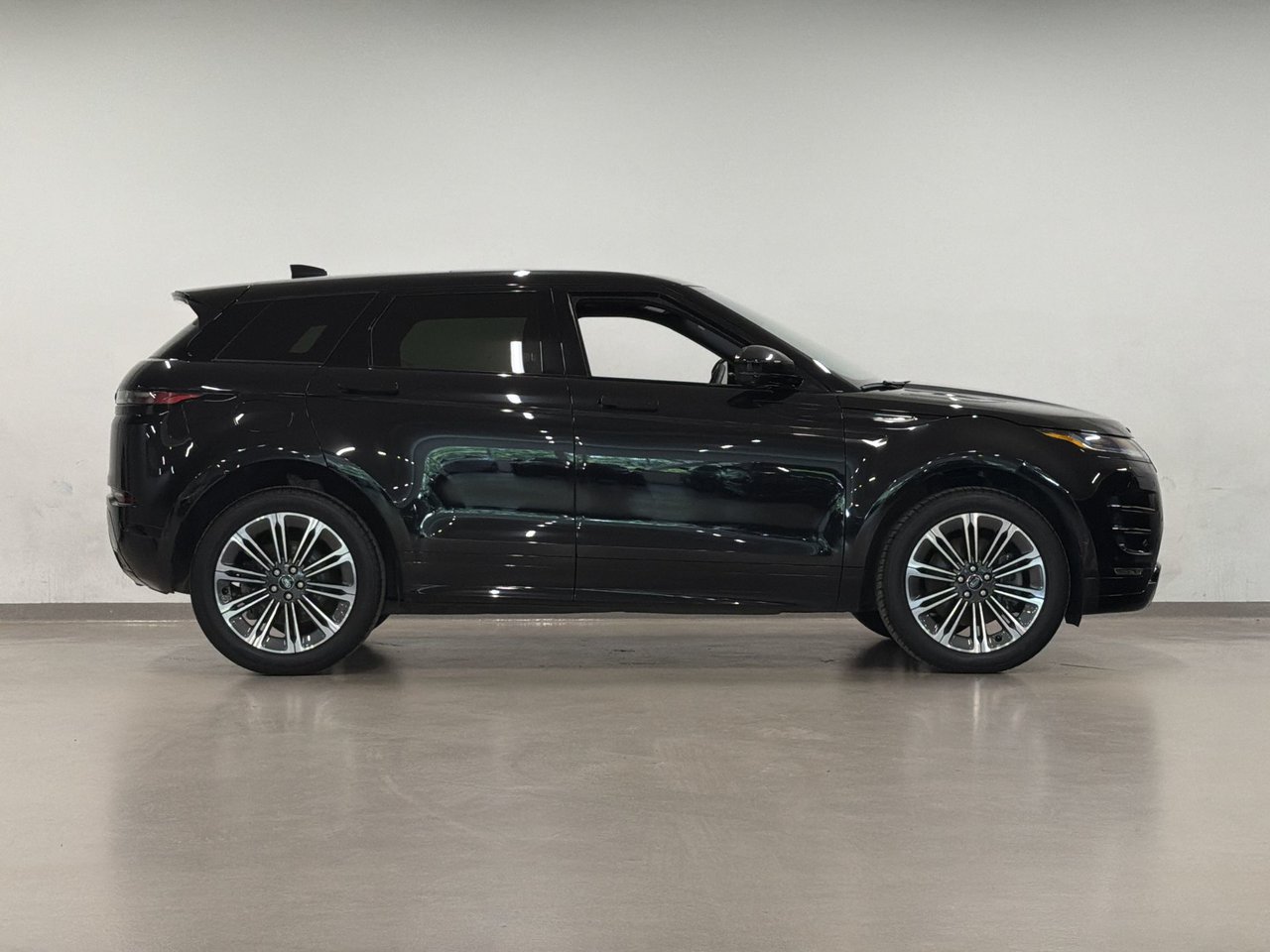 2025 Land Rover Range Rover Evoque P250 Dynamic SE-10