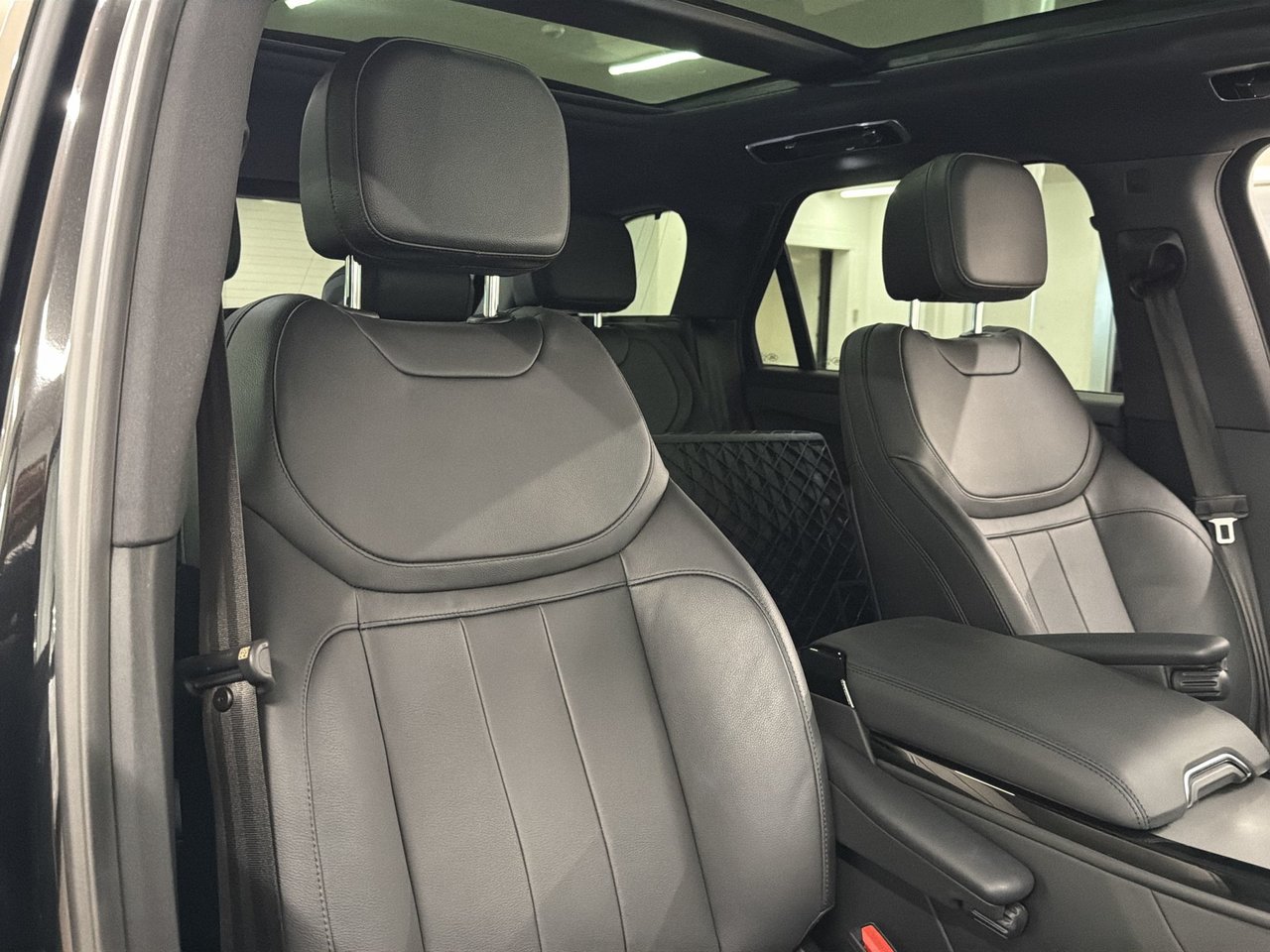 Land Rover Range Rover Sport Dynamic S 3.0L I6T MHEV (P400) 2023-24