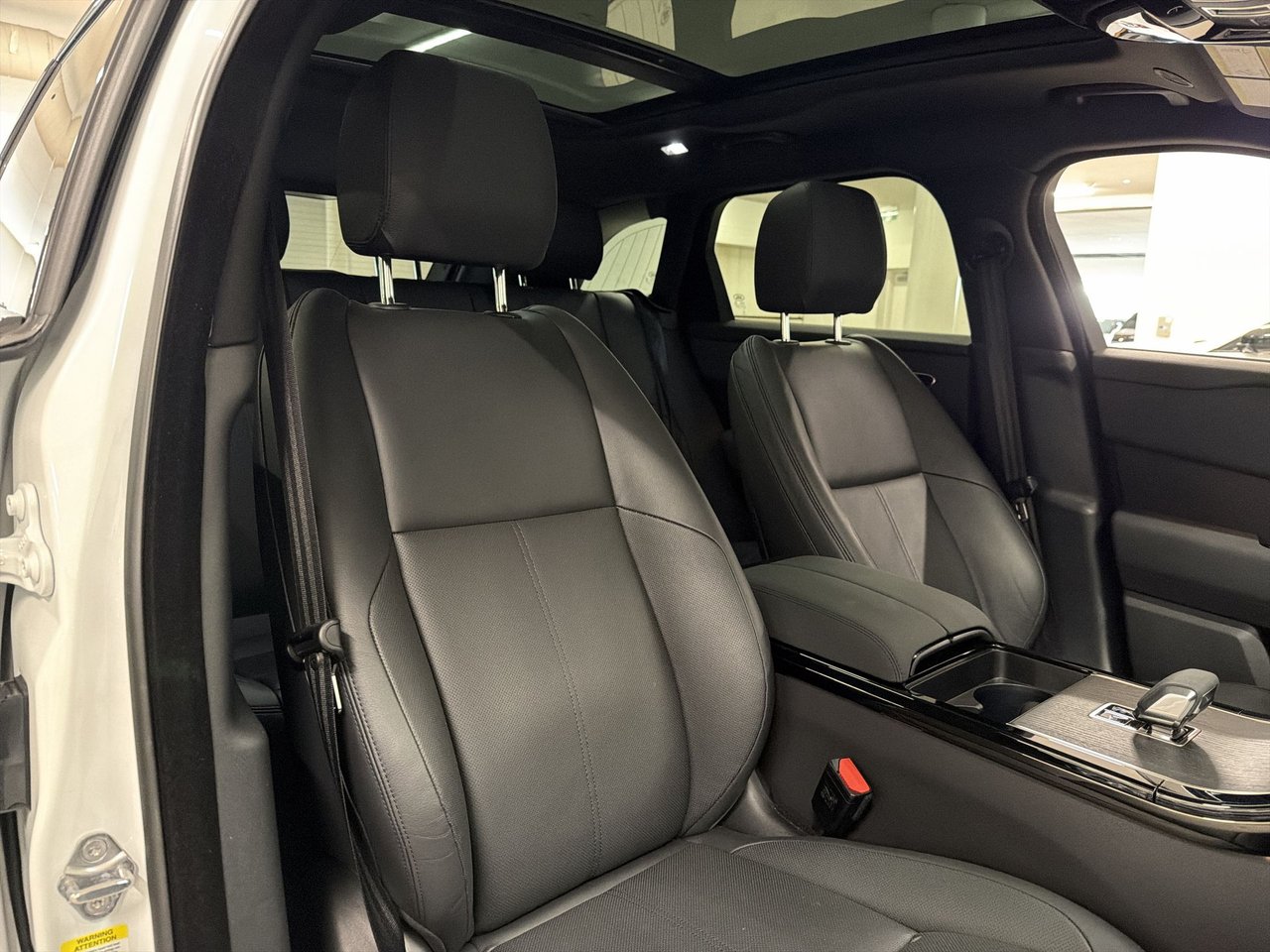 2025 Land Rover Range Rover Velar P250 Dynamic SE-24