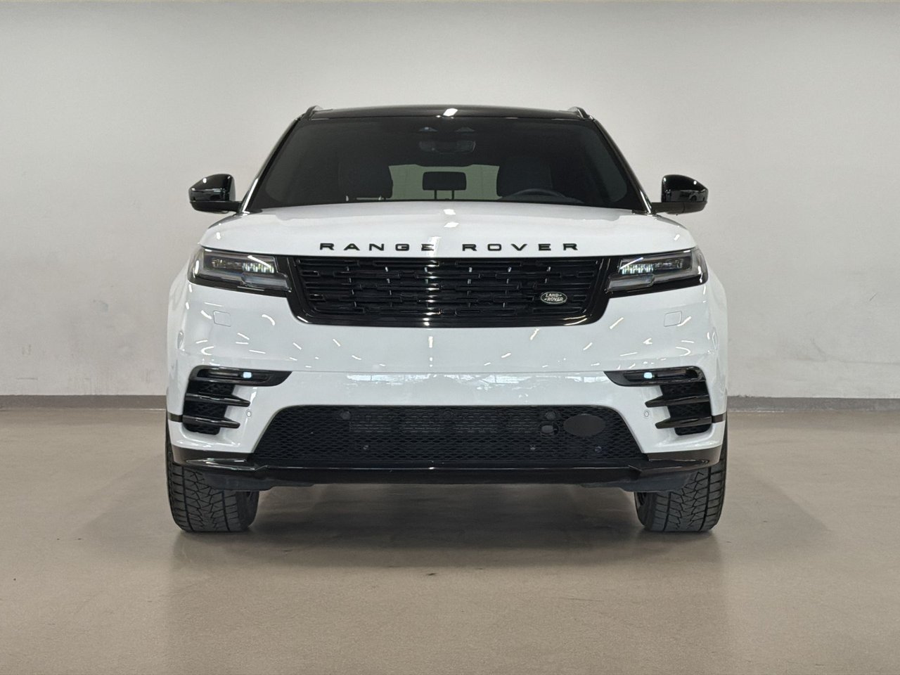 2025 Land Rover Range Rover Velar P250 Dynamic SE-2