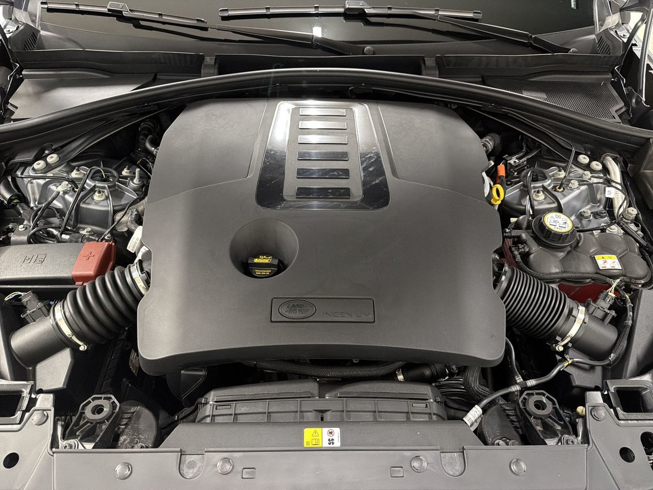 Land Rover Range Rover Velar P340 Dynamic SE 2025-24