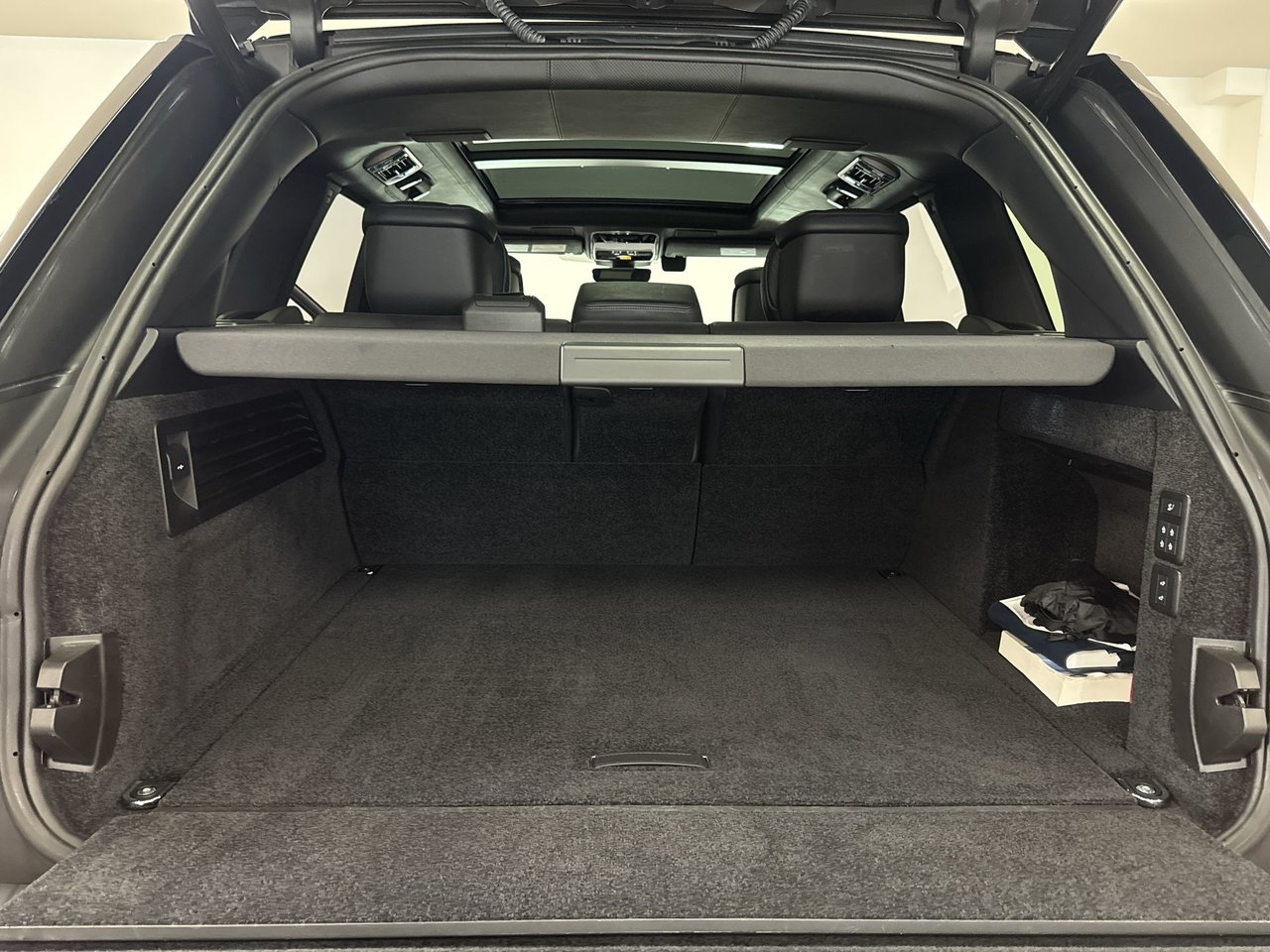 2022 Land Rover Range Rover 5.0L V8 Supercharged P525 Autobiography SWB-23