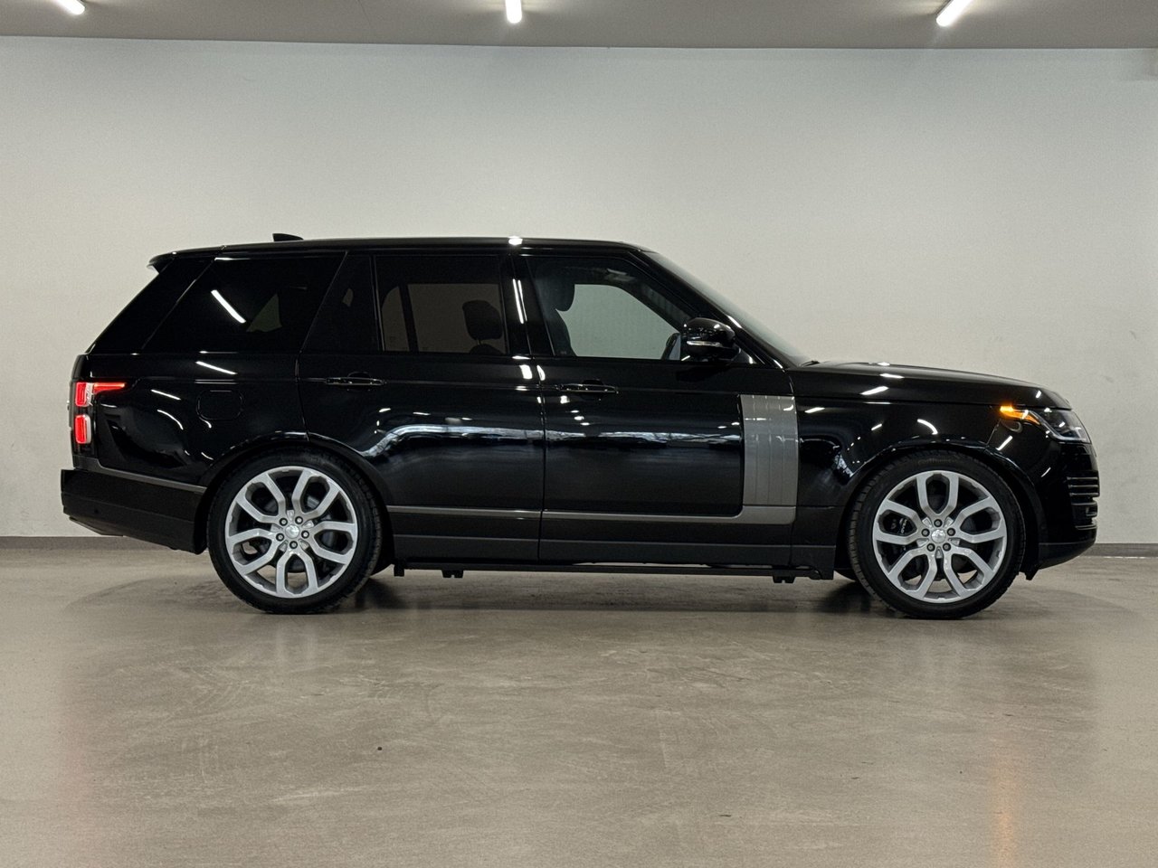 2022 Land Rover Range Rover 5.0L V8 Supercharged P525 Autobiography SWB-10