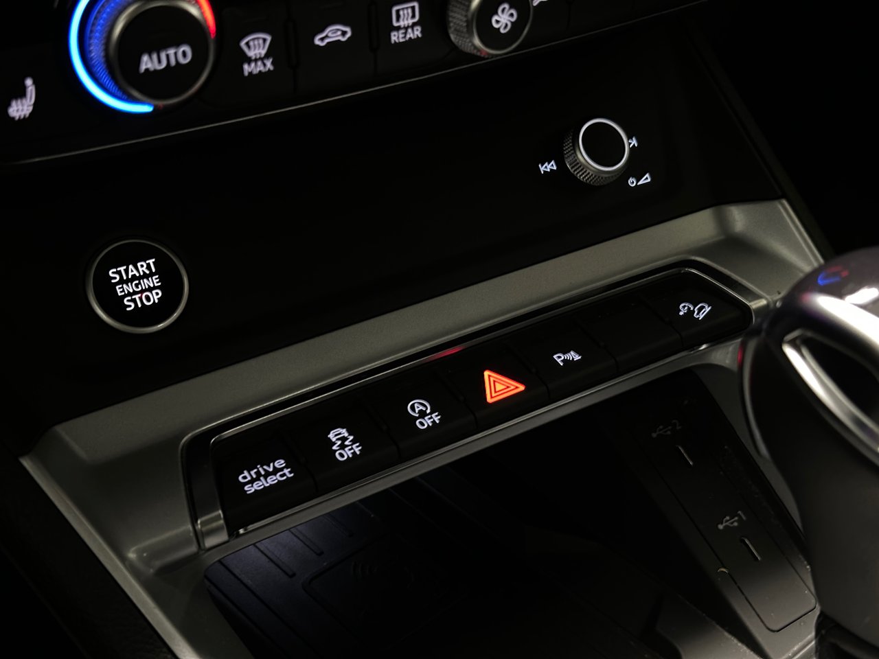 2022 Audi Q3 45 Komfort, Vancouver, Cash