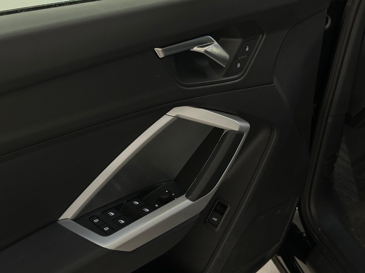 2022 Audi Q3 45 Komfort, Vancouver, Cash