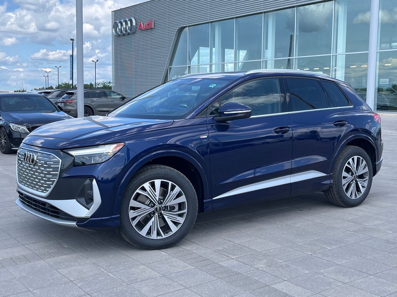 New 2023 Navarra blue metallic Audi 50 quattro image 2