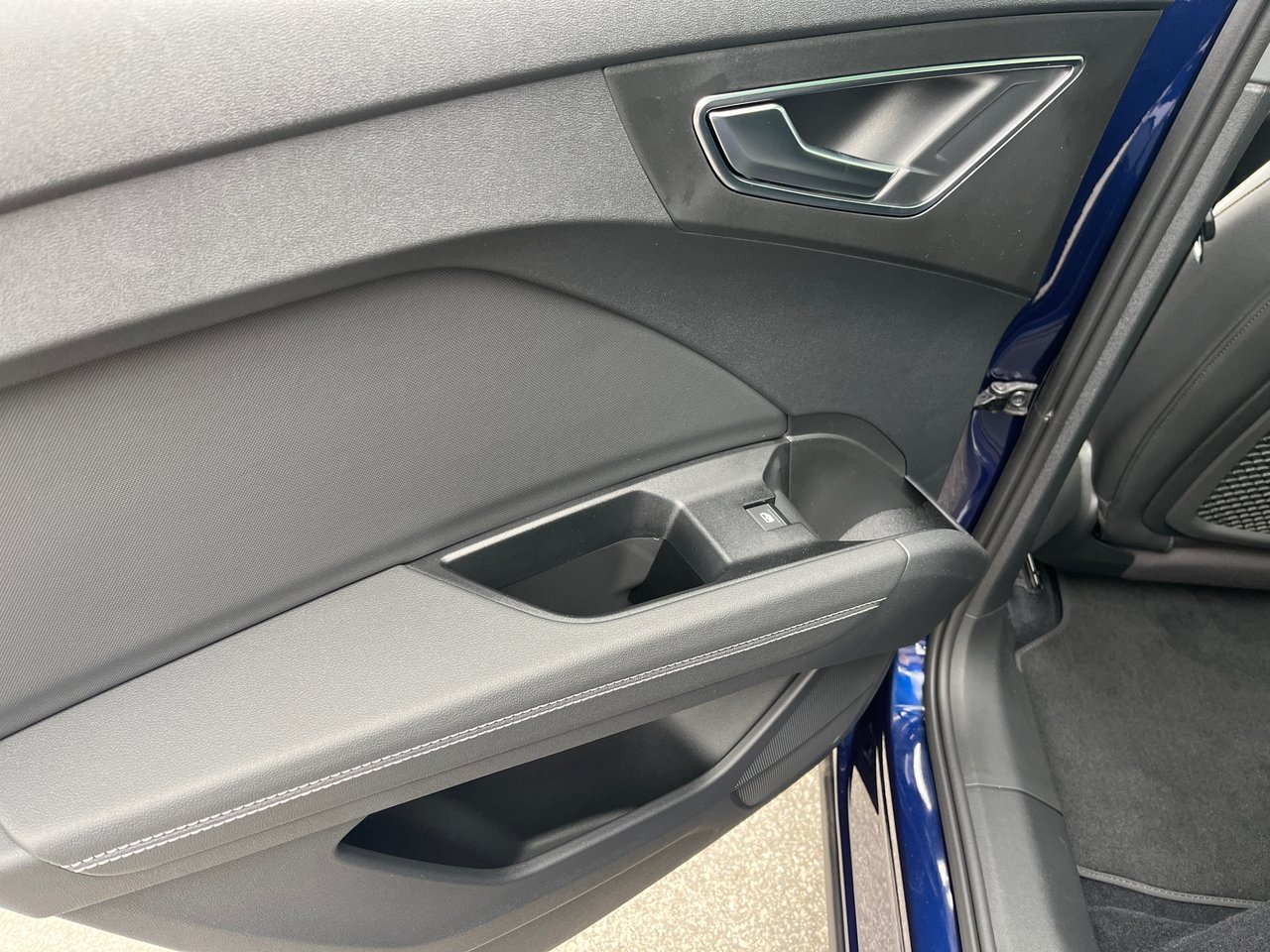New 2023 Navarra blue metallic Audi 50 quattro image 40