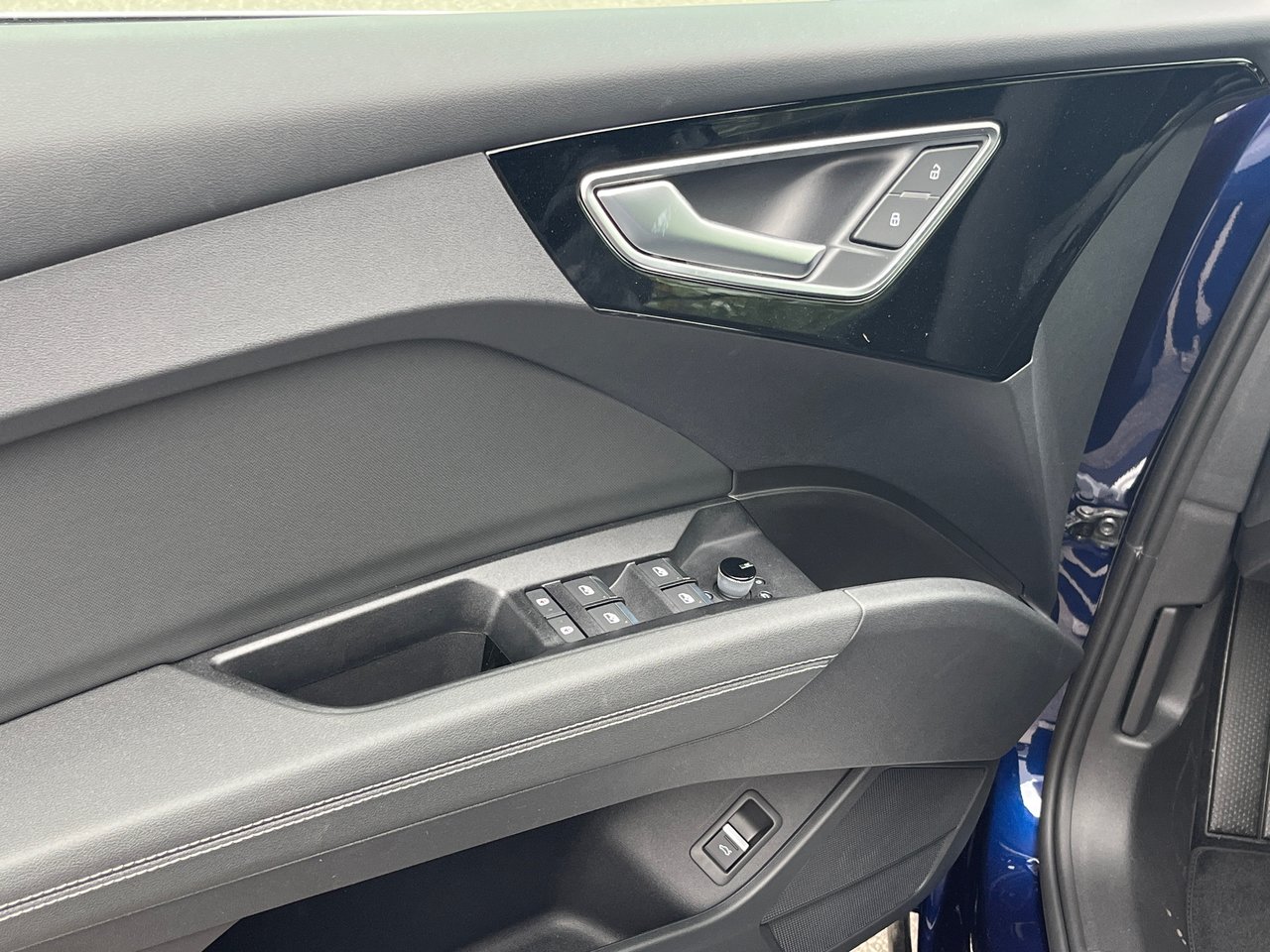 New 2023 Navarra blue metallic Audi 50 quattro image 28