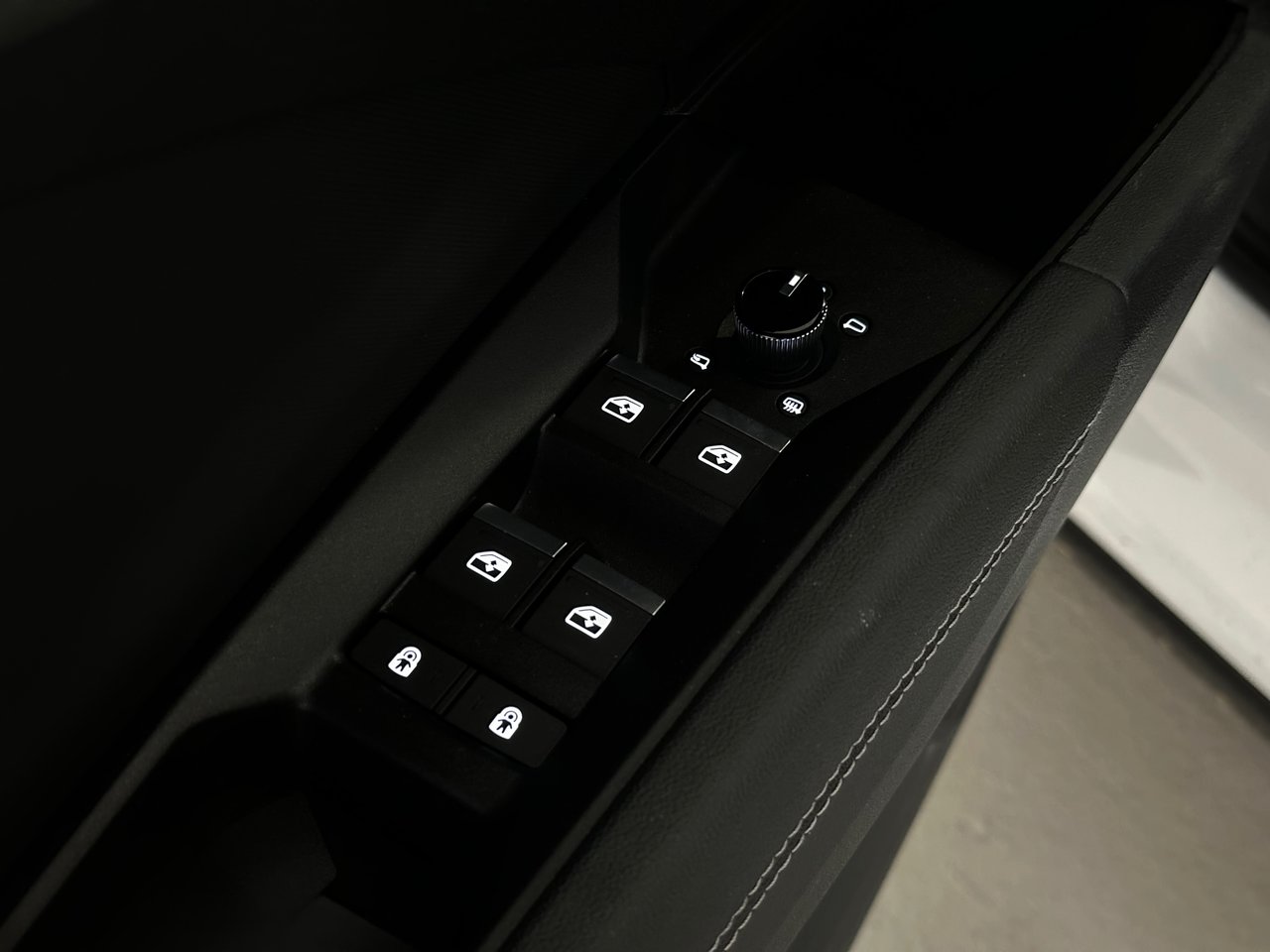 2023 Audi Q4 e-tron 50, Vancouver, Cash