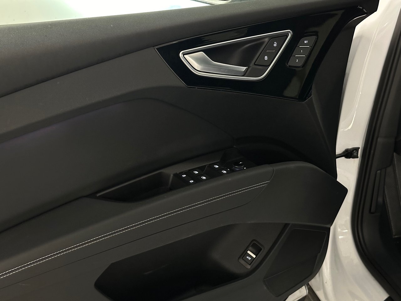 2023 Audi Q4 e-tron 50, Vancouver, Cash