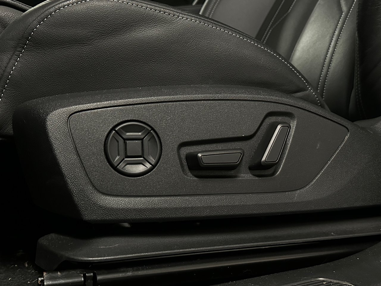2023 Audi Q4 e-tron 50, Vancouver, Cash