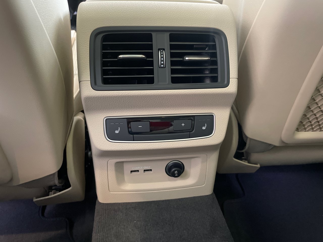 New 2023 Glacier white metallic Audi Technik 45 TFSI quattro image 28