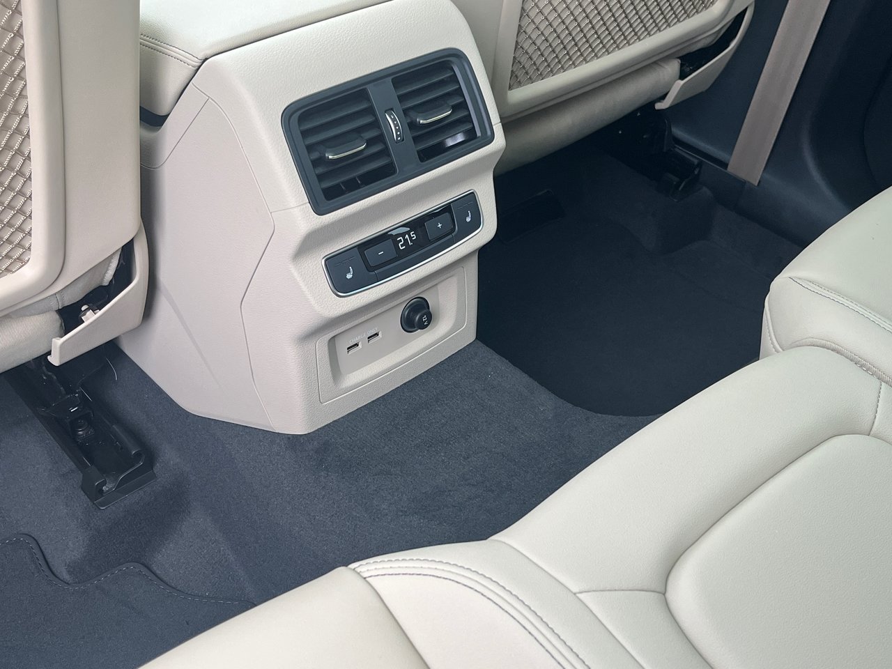 New 2023 Glacier white metallic Audi Technik 45 TFSI quattro image 42