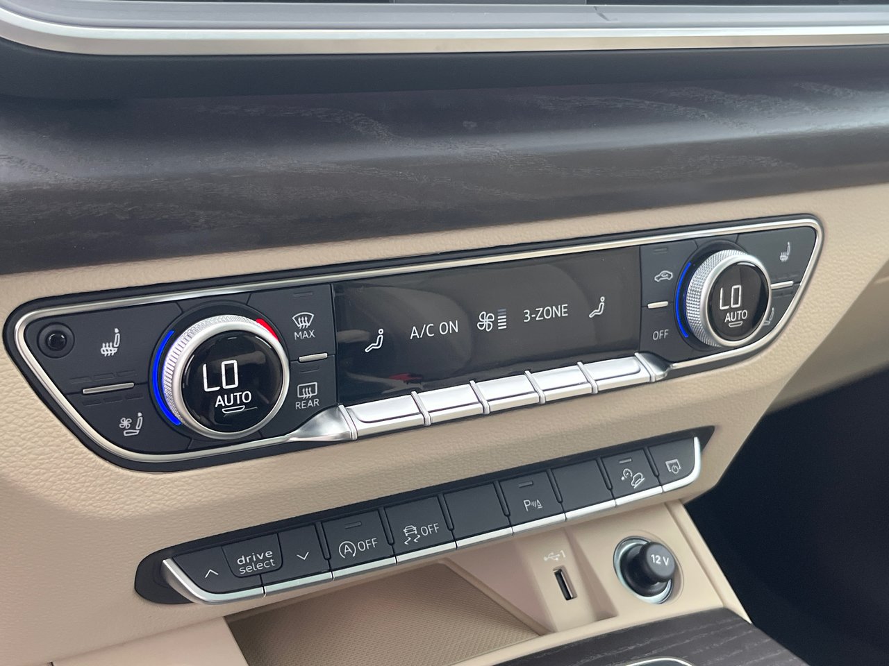 New 2023 Glacier white metallic Audi Technik 45 TFSI quattro image 34