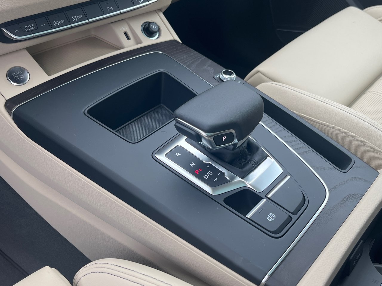 New 2023 Glacier white metallic Audi Technik 45 TFSI quattro image 35