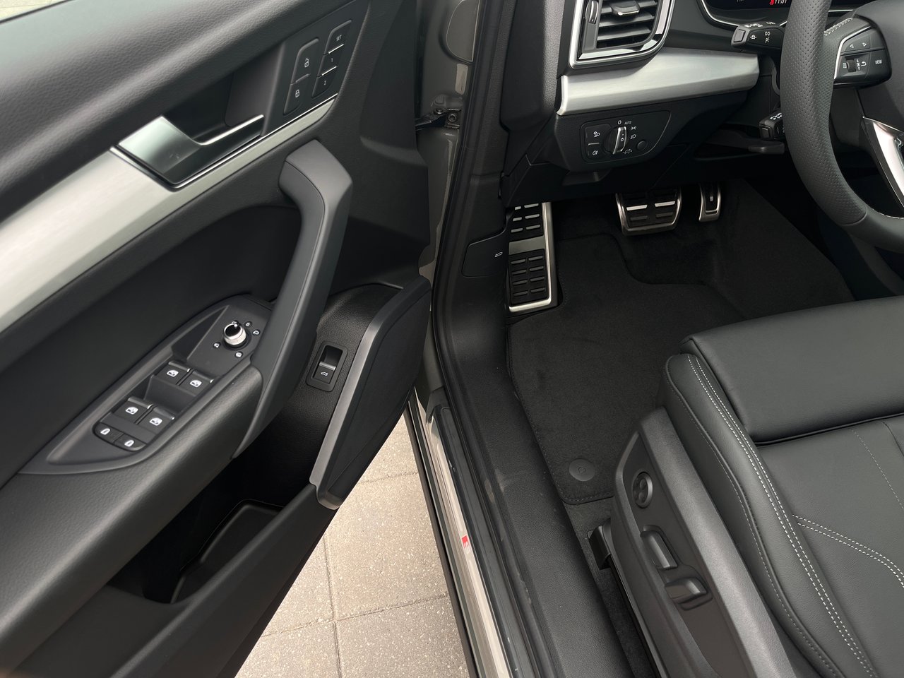New 2023 Chronos grey metallic Audi Progressiv 45 TFSI quattro image 26