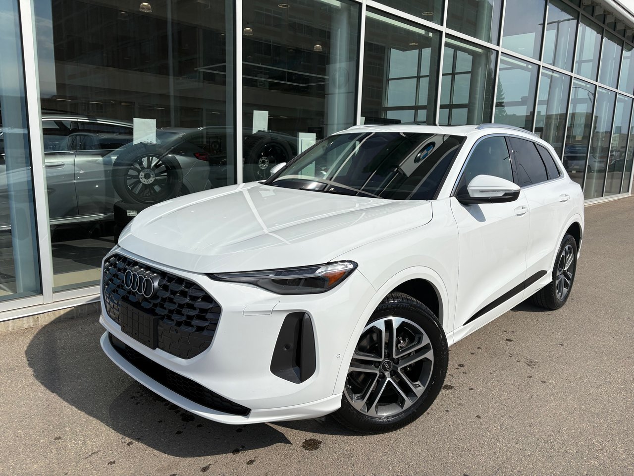 White 2025 Audi Q5 quattro Premium Plus 40 TFSI SUV / Crossover All-Wheel Drive Automatic