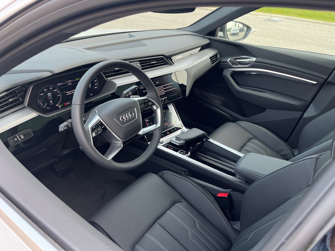 New 2024 Glacier White metallic / Pearl effect Audi Quattro image 16