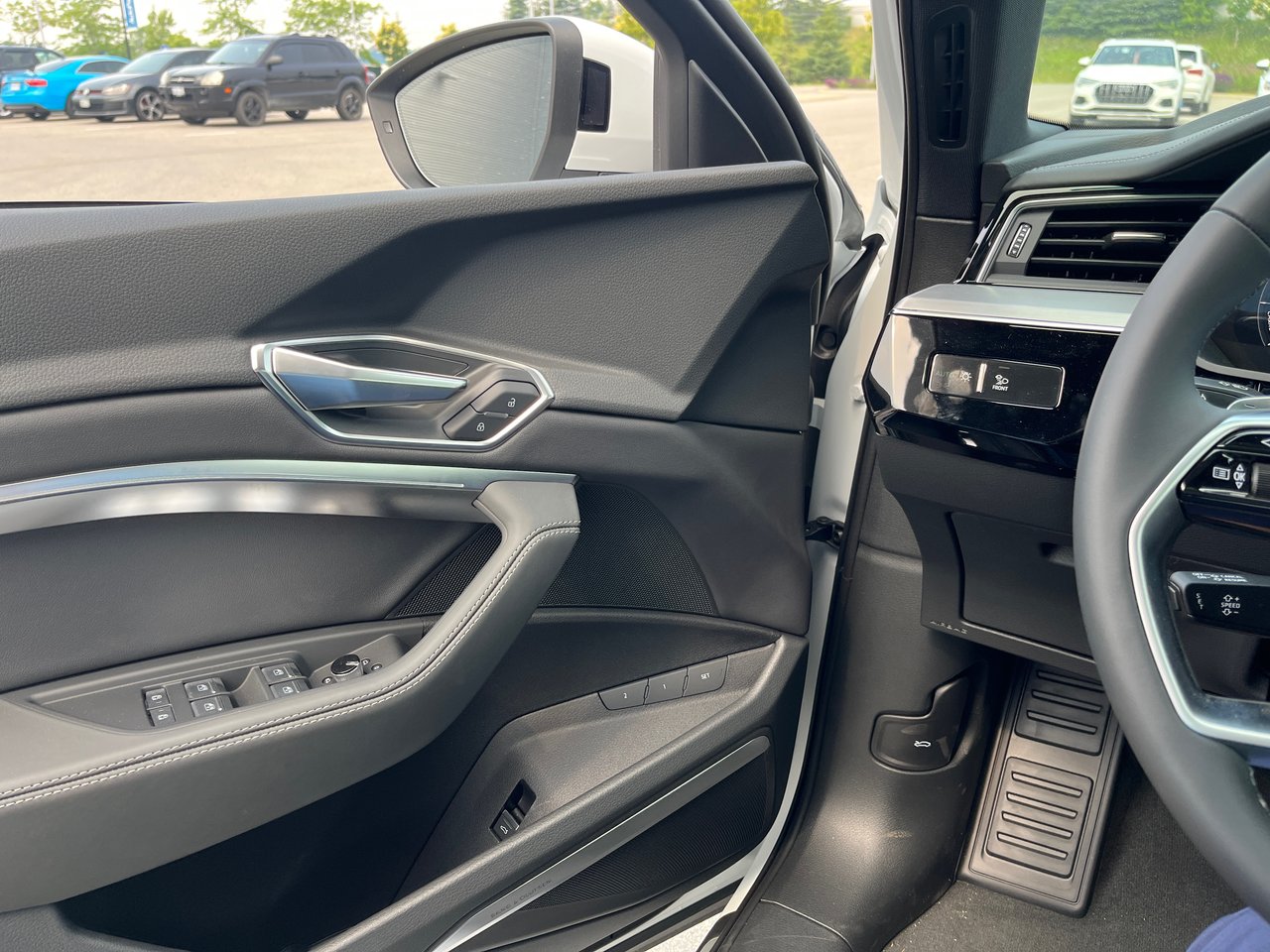 New 2024 Glacier White metallic / Pearl effect Audi Quattro image 18