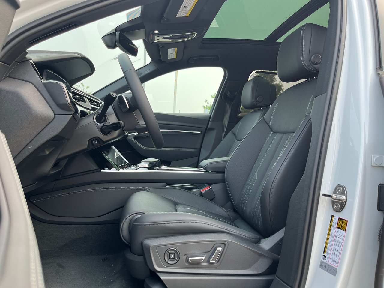 New 2024 Glacier White metallic / Pearl effect Audi Quattro image 17