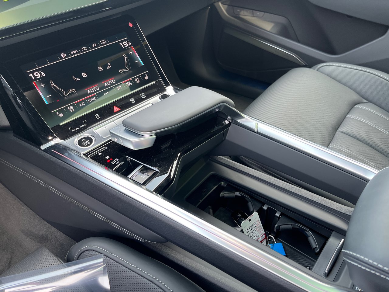 New 2024 Glacier White metallic / Pearl effect Audi Quattro image 23