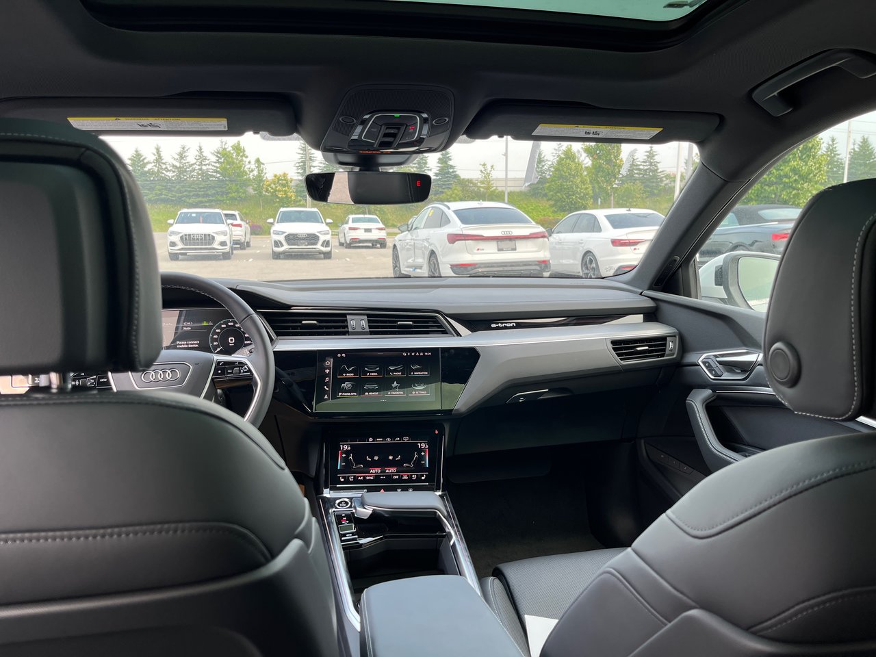 New 2024 Glacier White metallic / Pearl effect Audi Quattro image 30