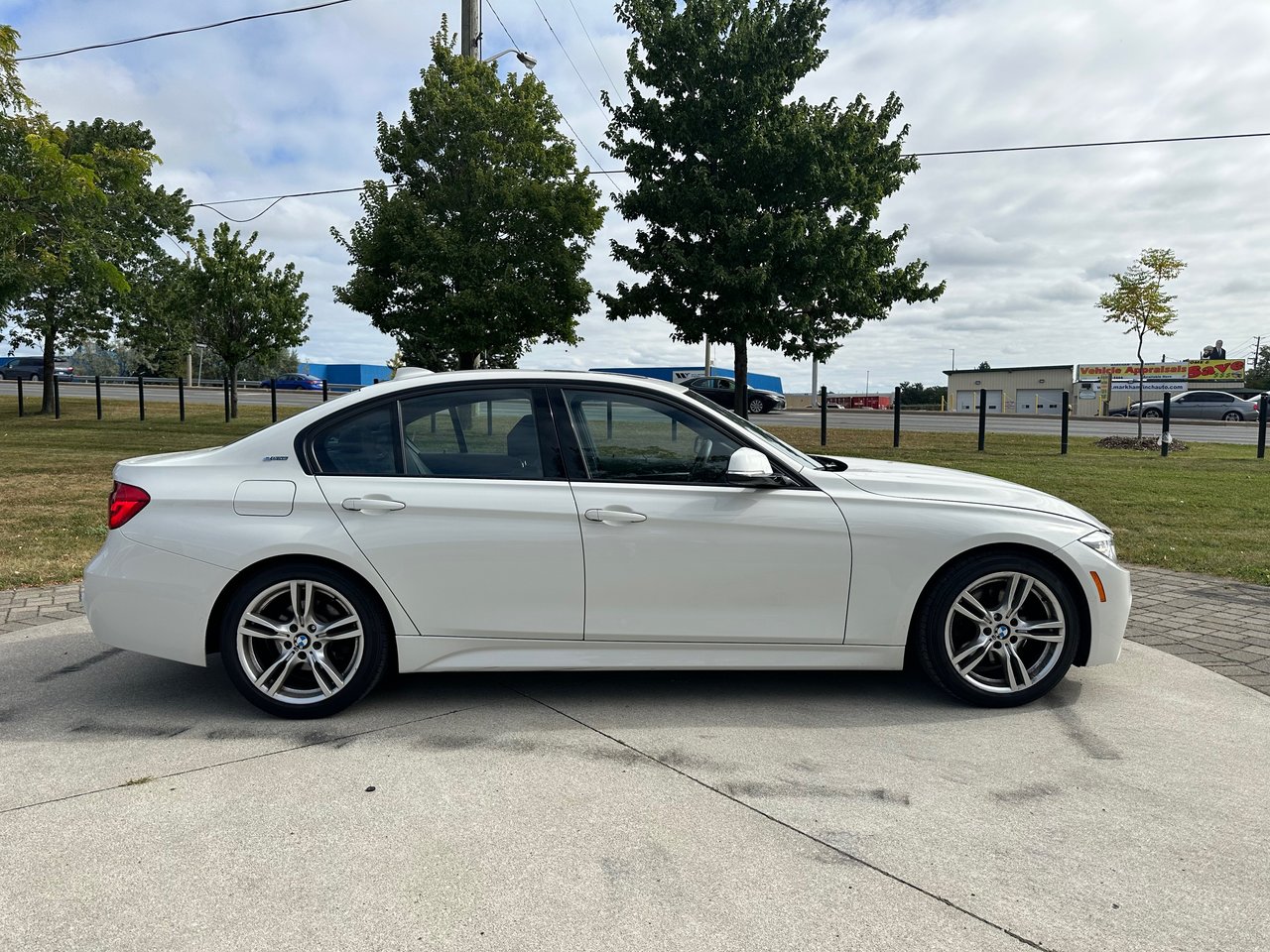 Used 2018 White BMW 330e image 10