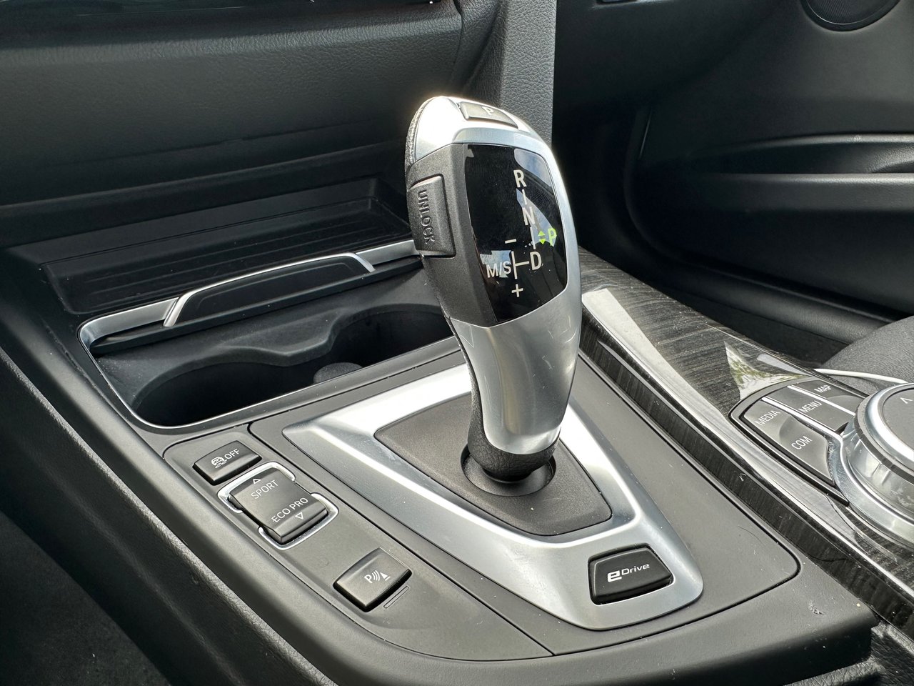 Used 2018 White BMW 330e image 19