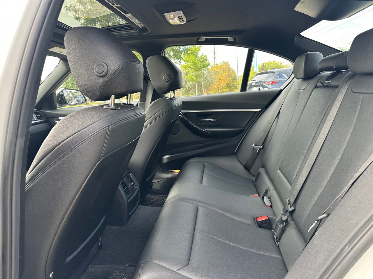 Used 2018 White BMW 330e image 13