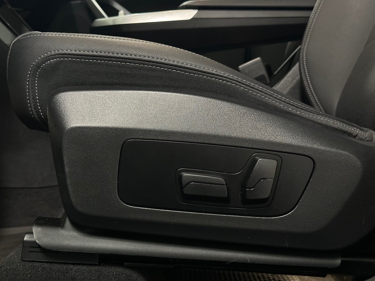 2023 BMW X1 xDrive28i, Vancouver, Cash