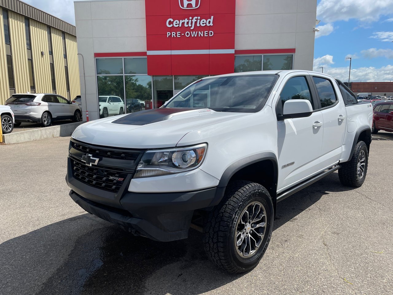 White 2018 Chevrolet Colorado Pickup Truck Four-Wheel Drive Automatic