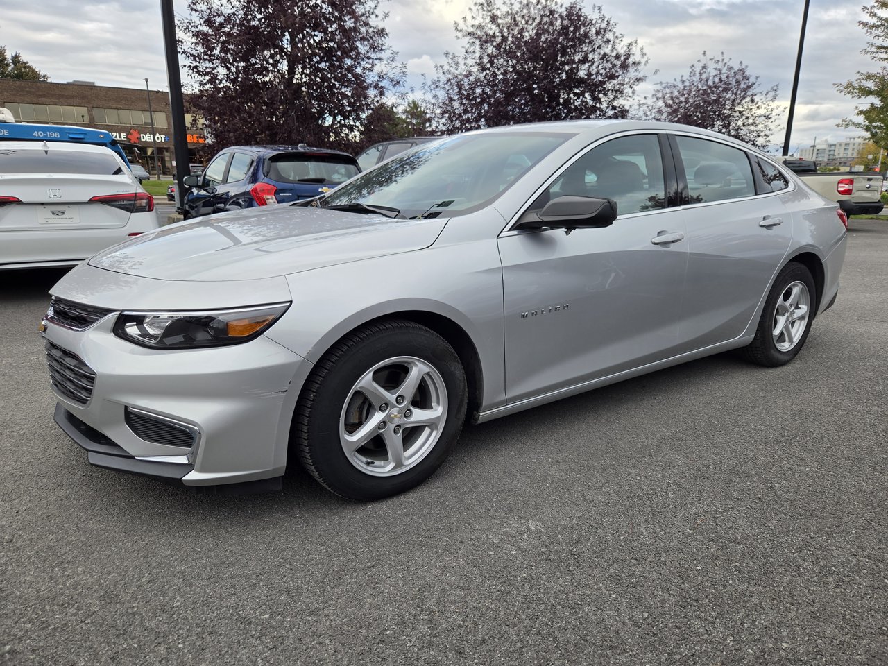 SILVER SILVER 2016 Chevrolet Malibu Sedan Front-Wheel Drive Automatic