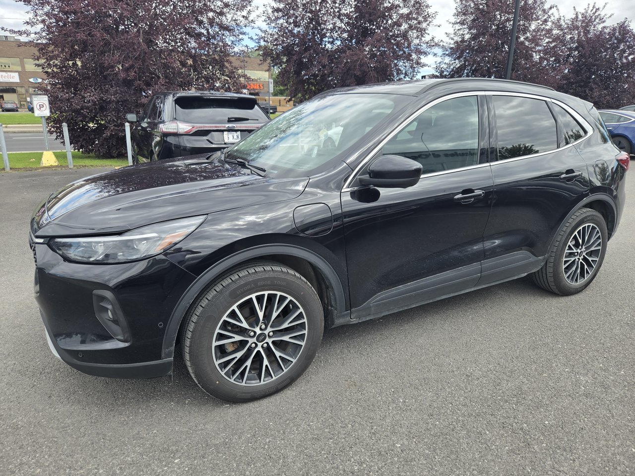 Black 2023 Ford Escape Hybrid Plug-in SUV / Crossover Front-Wheel Drive