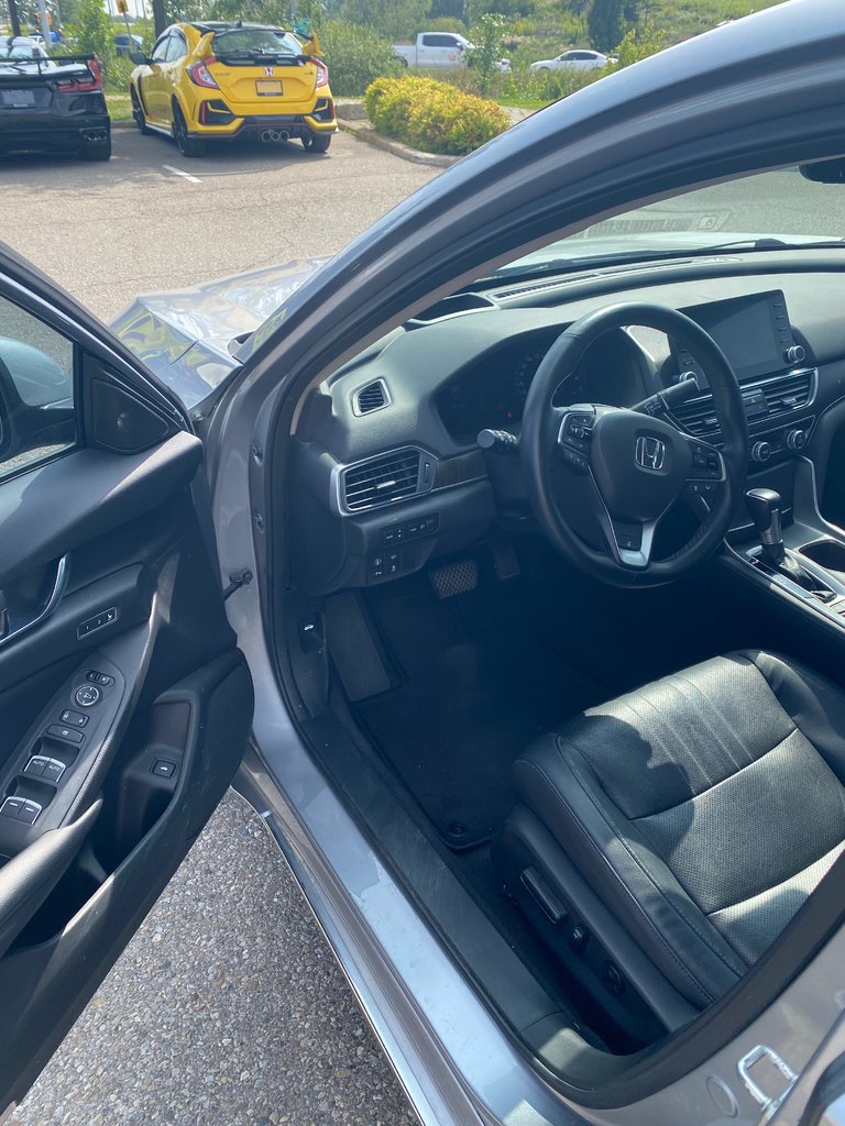 Used 2018 silver Honda Sedan 2.0T Touring 10AT image 6