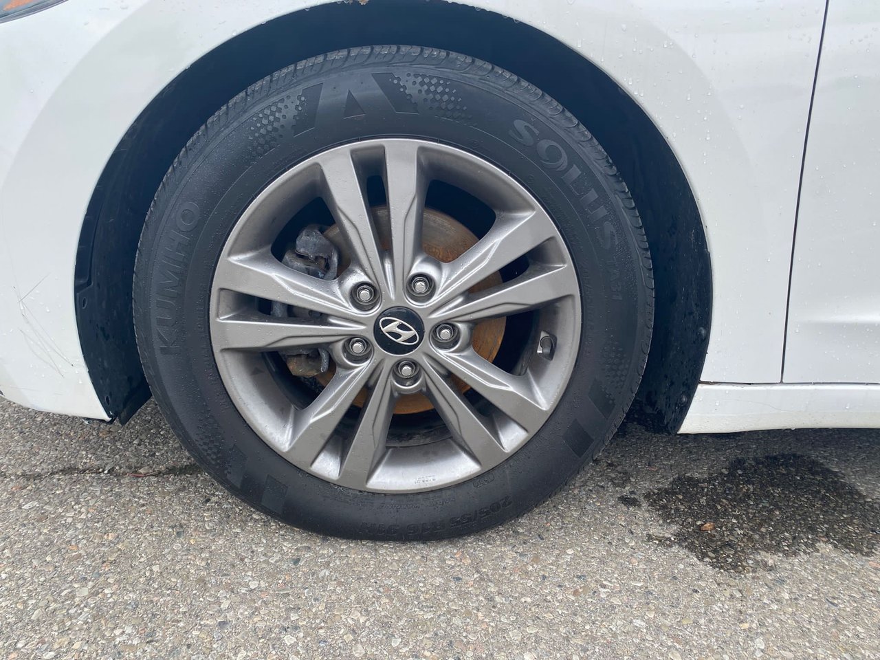 Used 2018 White Hyundai GLS at image 2