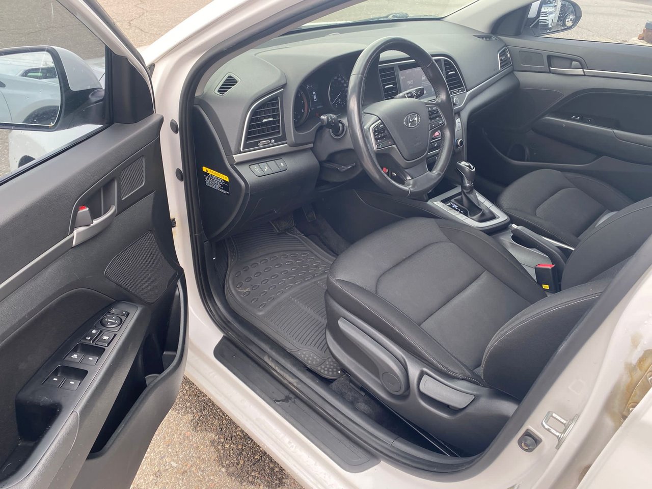Used 2018 White Hyundai GLS at image 6