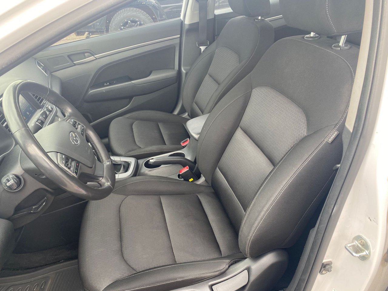 Used 2018 White Hyundai GLS at image 5