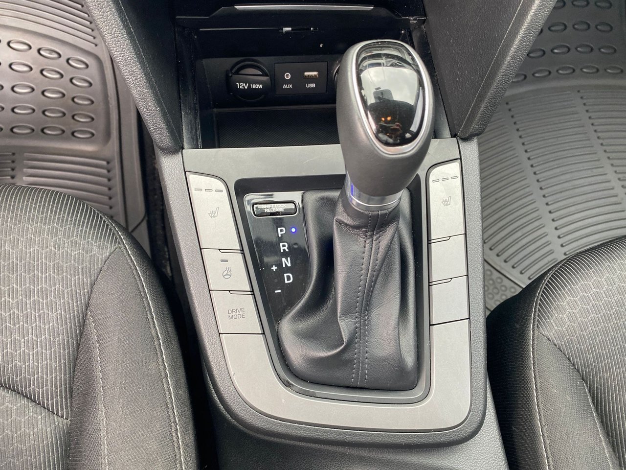 Used 2018 White Hyundai GLS at image 7