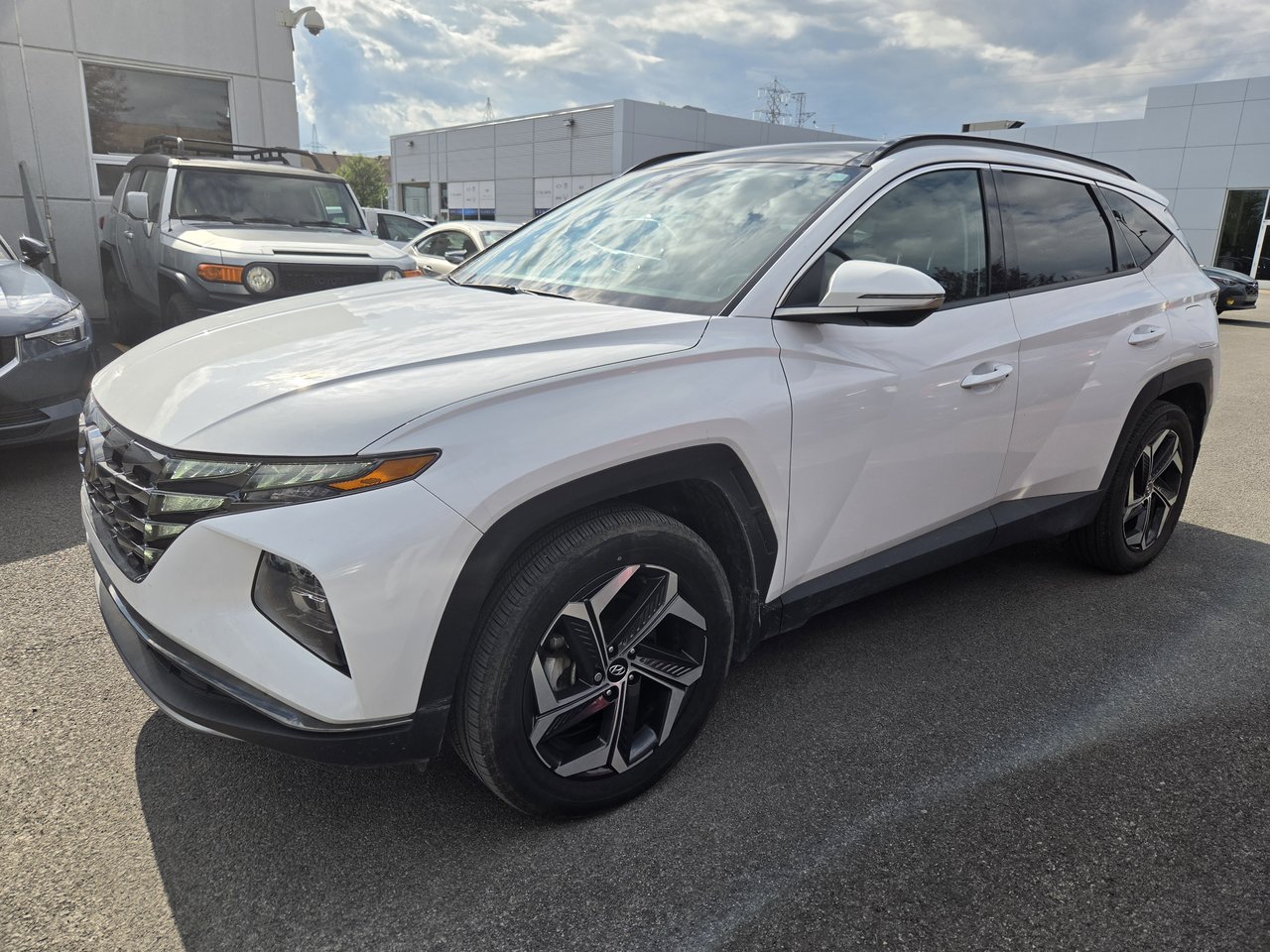 White 2023 Hyundai Tucson Hybrid SUV / Crossover Automatic