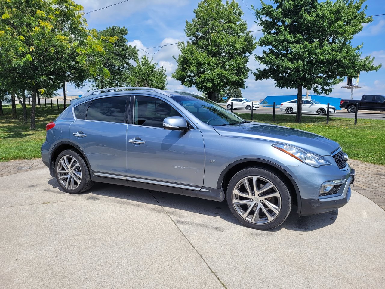 Used 2016 Blue INFINITI  image 10