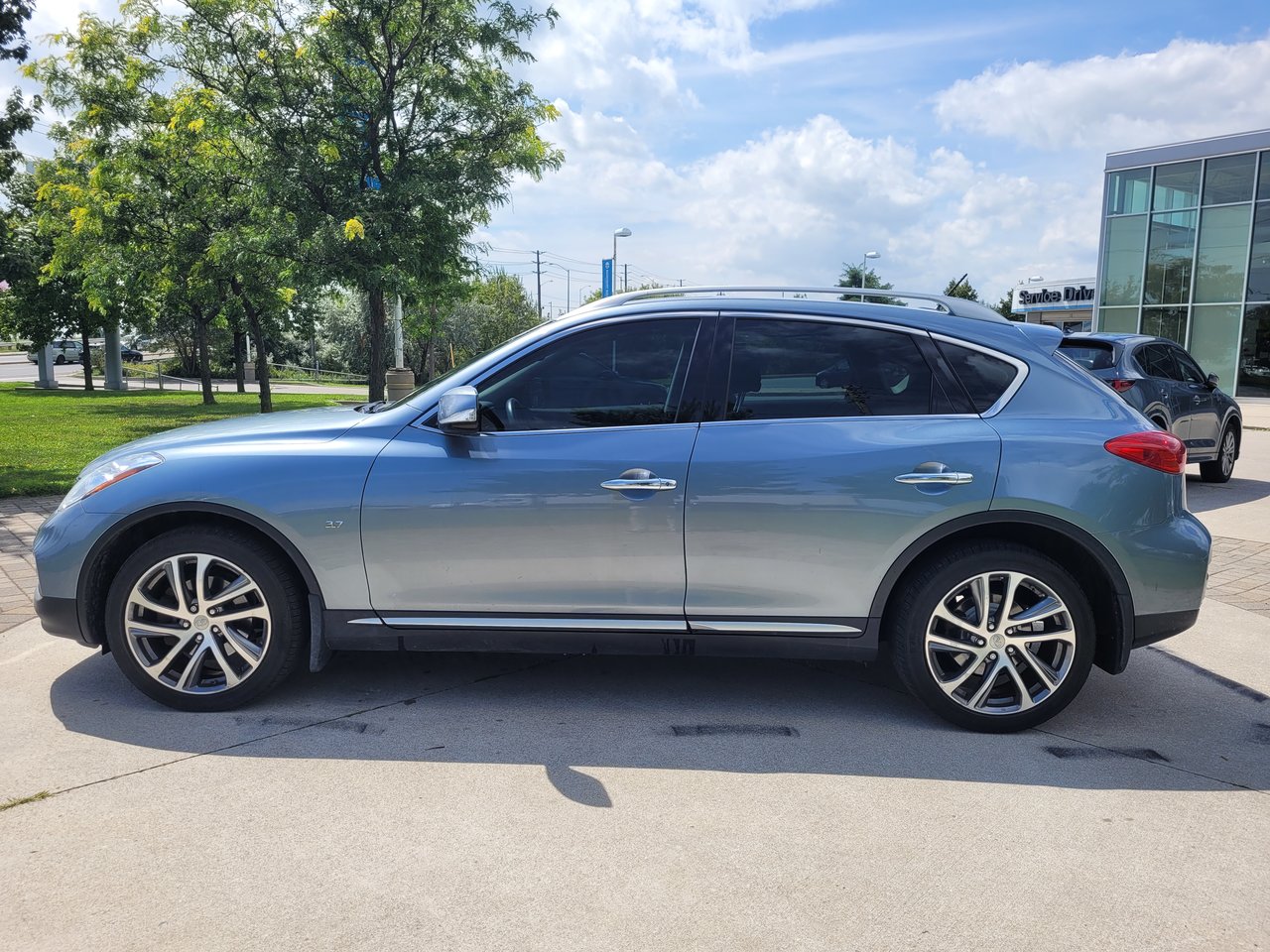 Used 2016 Blue INFINITI  image 3