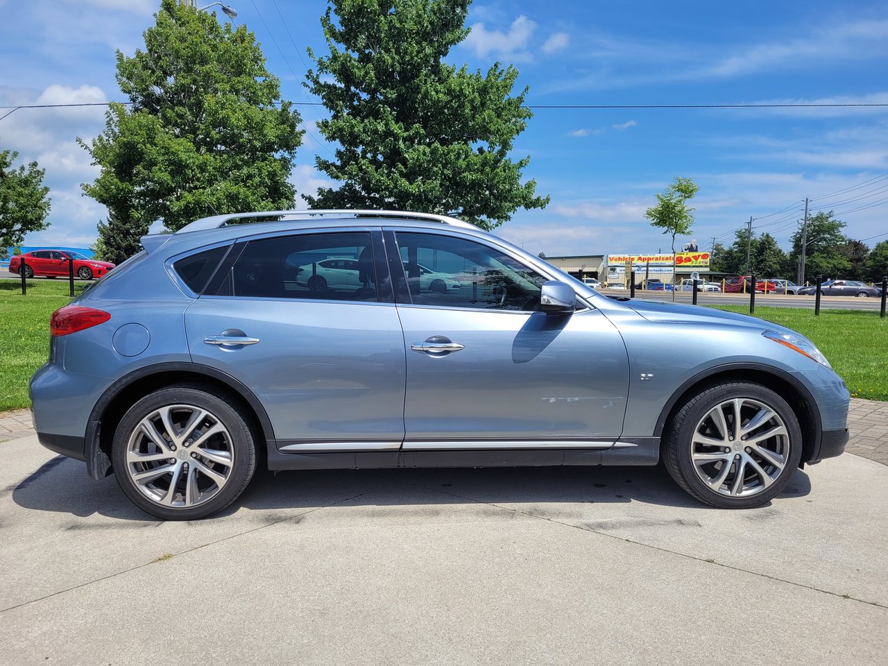 Used 2016 Blue INFINITI  image 9