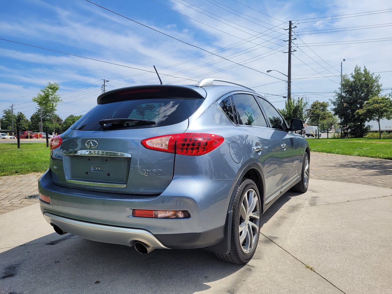 Used 2016 Blue INFINITI  image 7