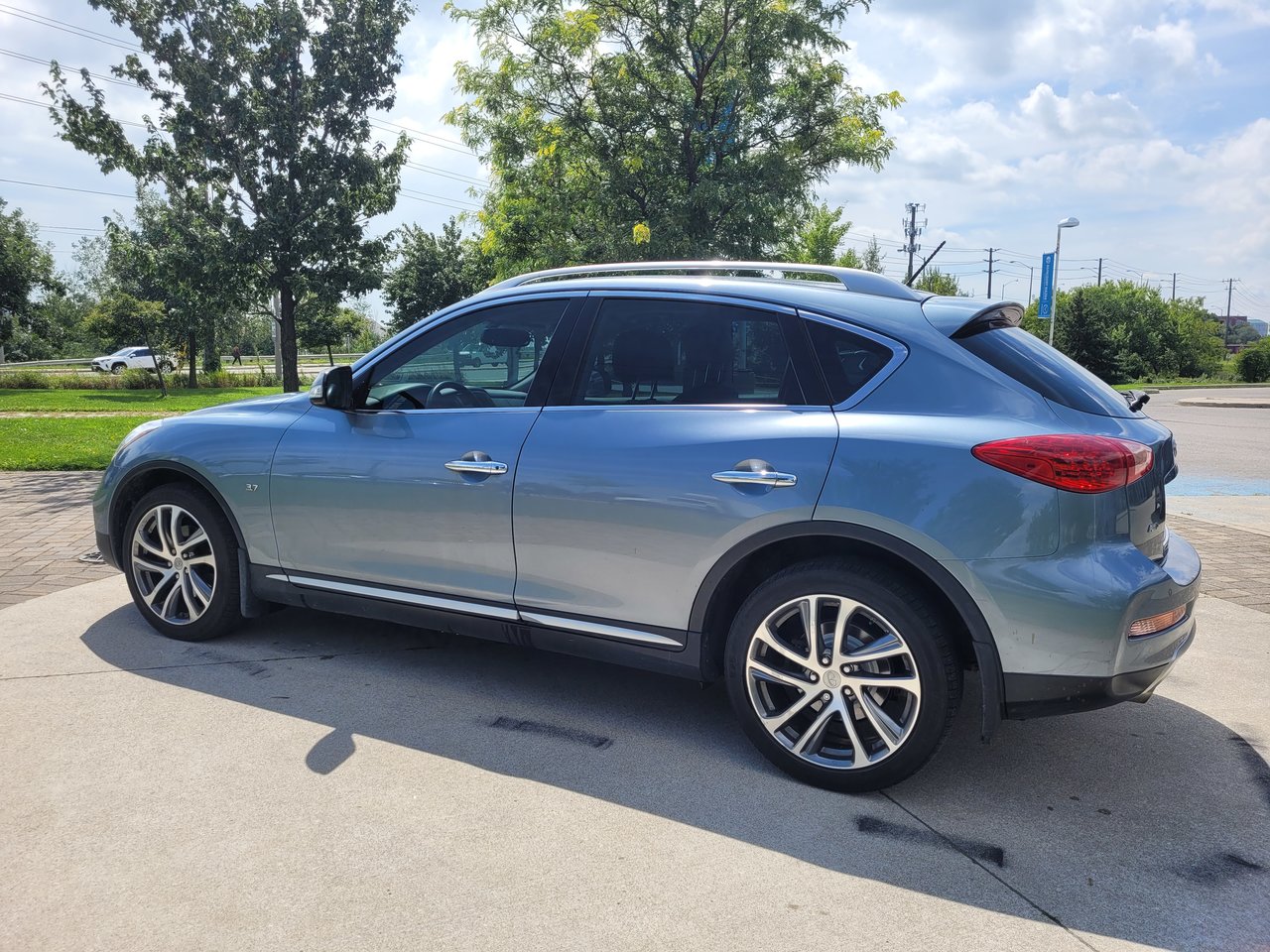 Used 2016 Blue INFINITI  image 4