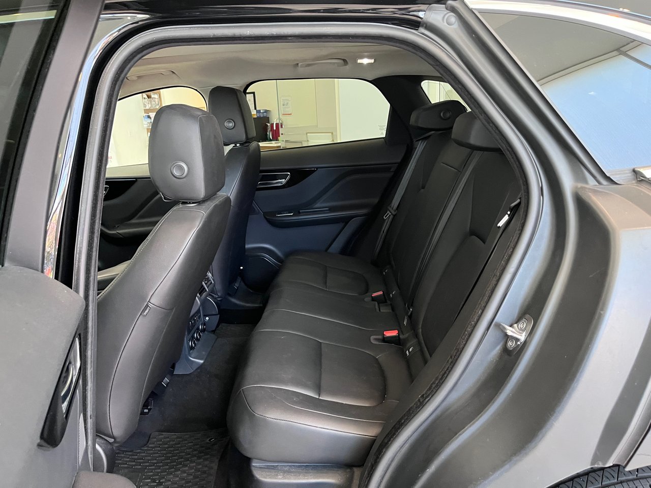 Used 2020 Santorini Black Jaguar 25t AWD Premium image 9