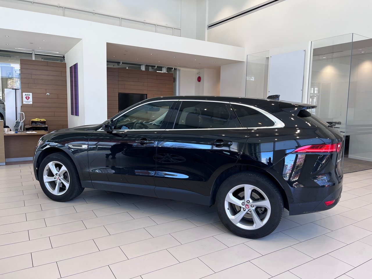 Used 2020 Santorini Black Jaguar 25t AWD Premium image 7