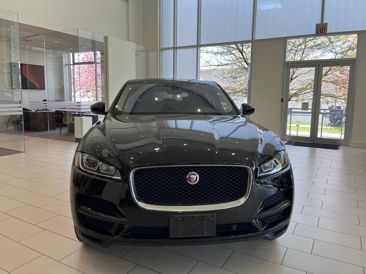 Used 2020 Santorini Black Jaguar 25t AWD Premium image 10