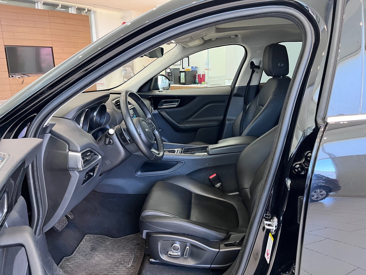 Used 2020 Santorini Black Jaguar 25t AWD Premium image 2