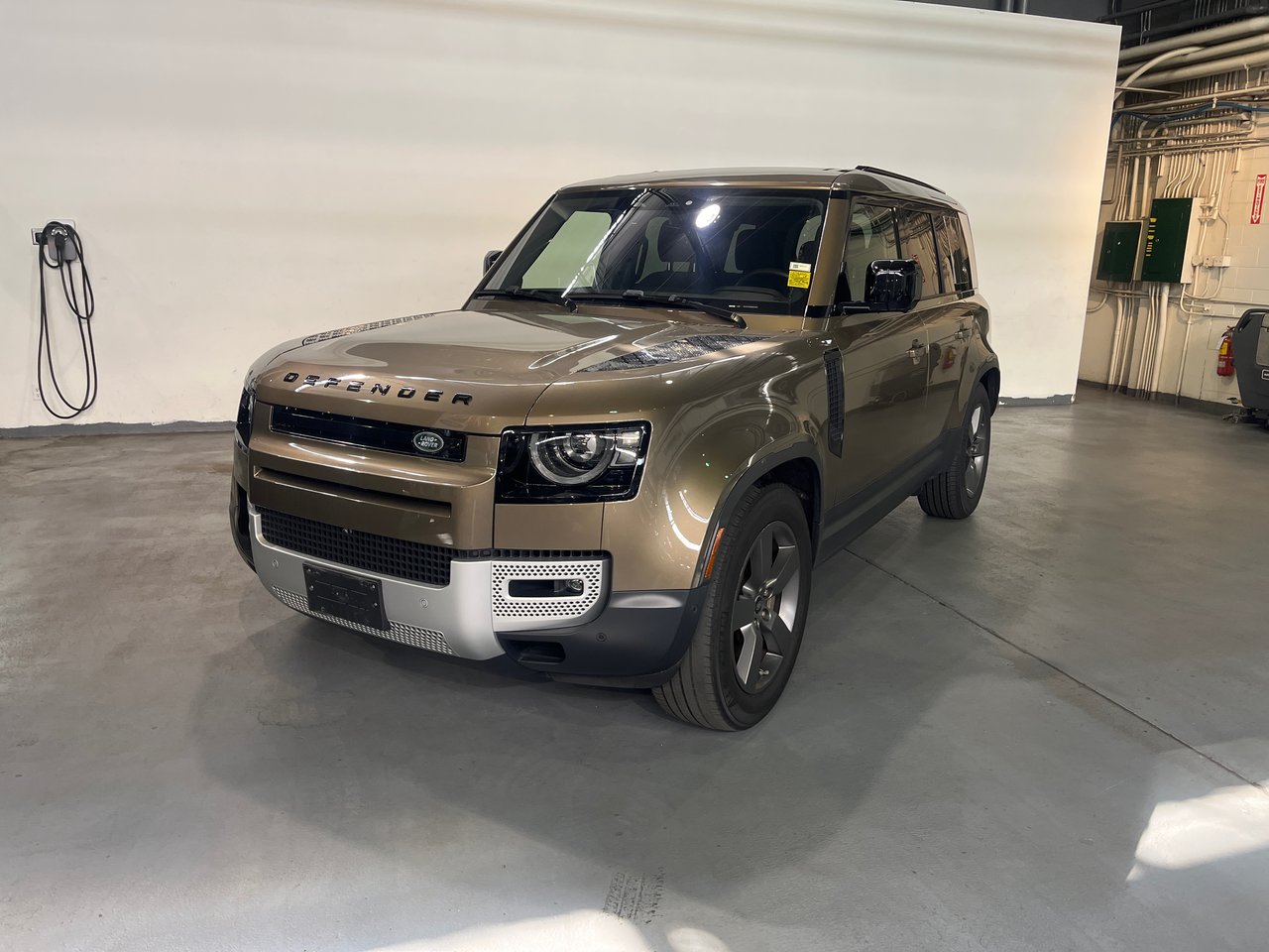 Certified Used 2021 Gondwana Stone Met Land Rover 110 P400 SE image 5